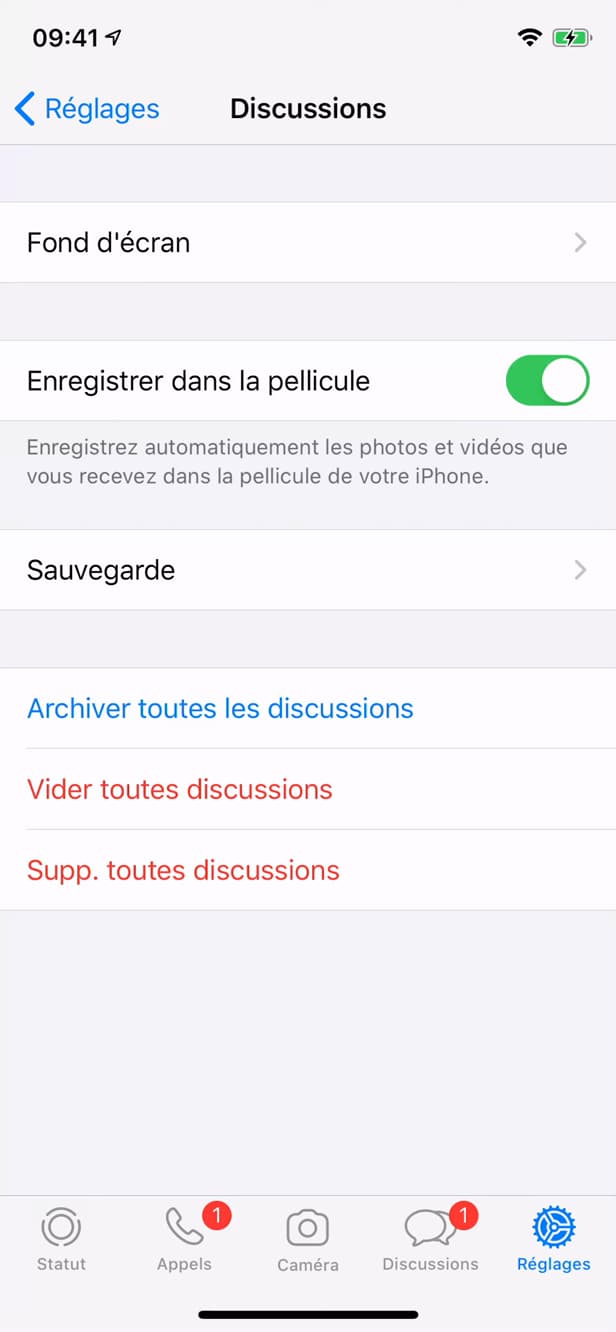 Option Enregistrer dans la pellicule activée sur WhatsApp